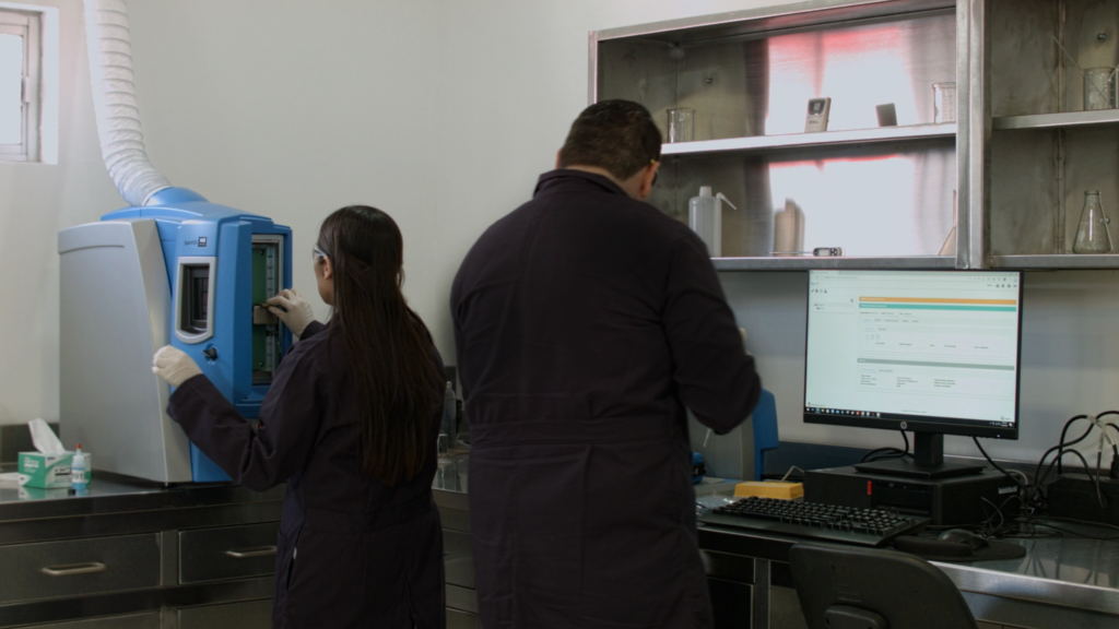 El nuevo laboratorio de ALCHISA Chihuahua, es la capacidad de detectar de manera inmediata si alguna maquinaria está a punto de fallar. 
