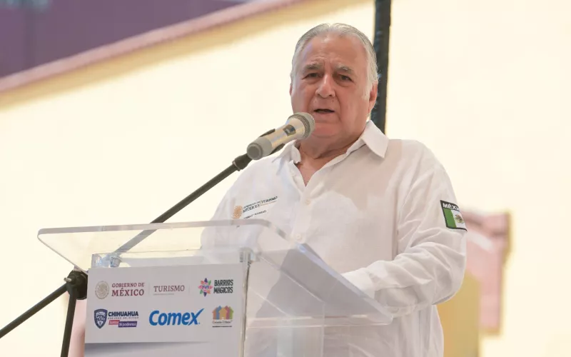 El secretario de Turismo Federal, Miguel Torruco Marqués, durante la firma de convenio en Hidalgo del Parral. | FOTO: Gobierno del Estado de Chihuahua