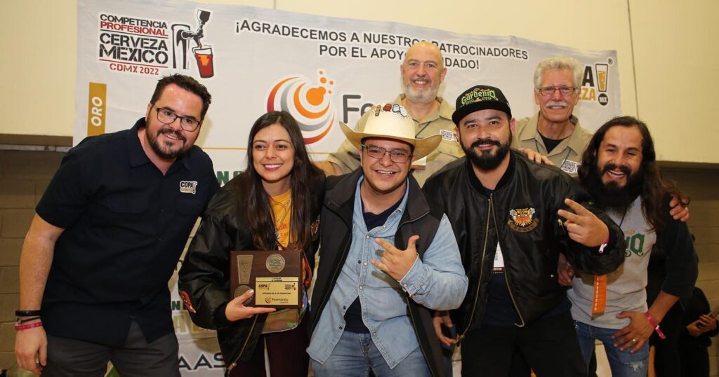 Durante la Competencia Profesional "Cerveza México" 2022 en la CDMX. | FOTO: Facebook El Gardenia