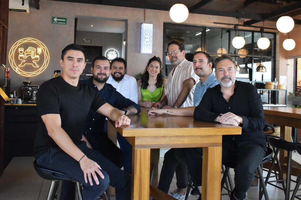 Algunos de los empresarios detrás de "Ruta Pa'l Centro" en el Nómada Paradero Gastrónomico. | FOTO: Talia Hernández
