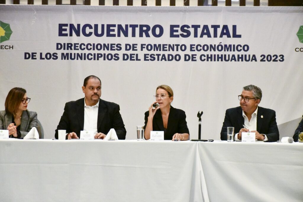 Ma. Angélica Granados Trespalacios, titular de la SIDE, durante el Encuentro Estatal de Fomento Económico.