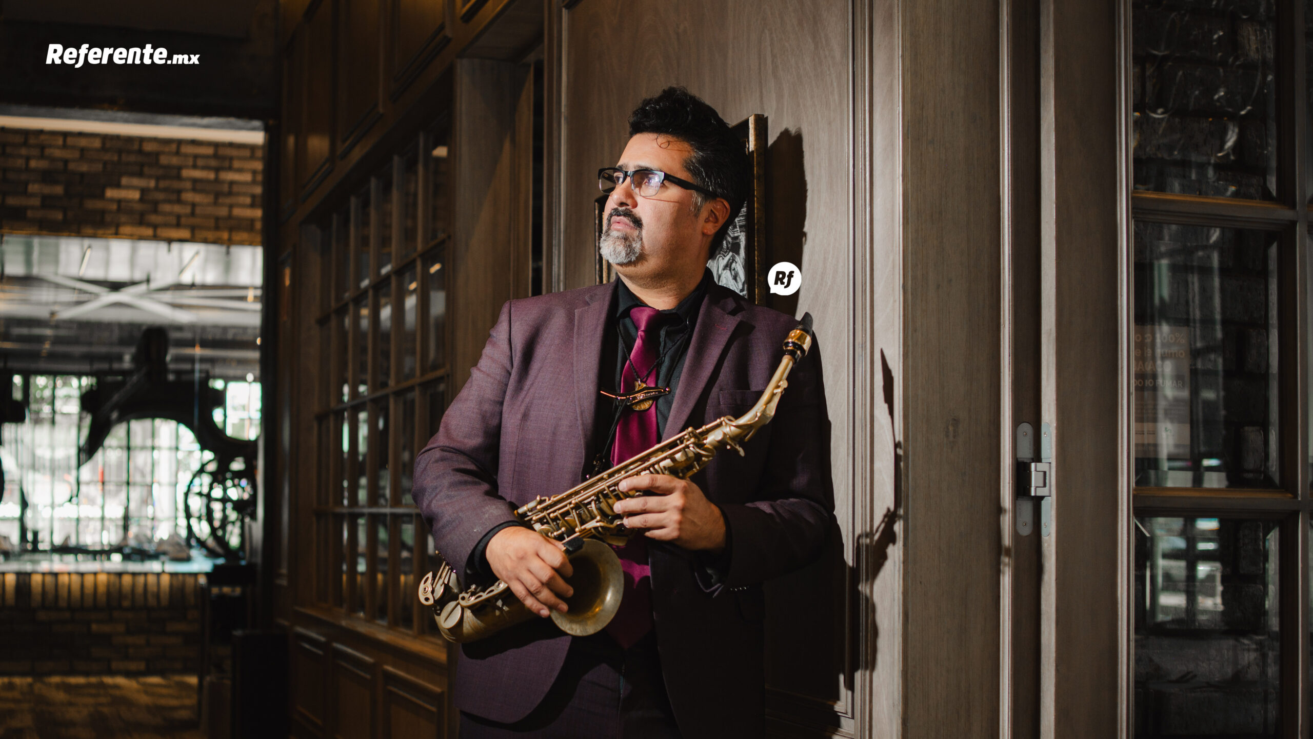 El saxofonista de Jazzteño Band, en entrevista para Referente.mx en La Calesa, D1. | FOTO: Ruary Vargas, Referente.mx