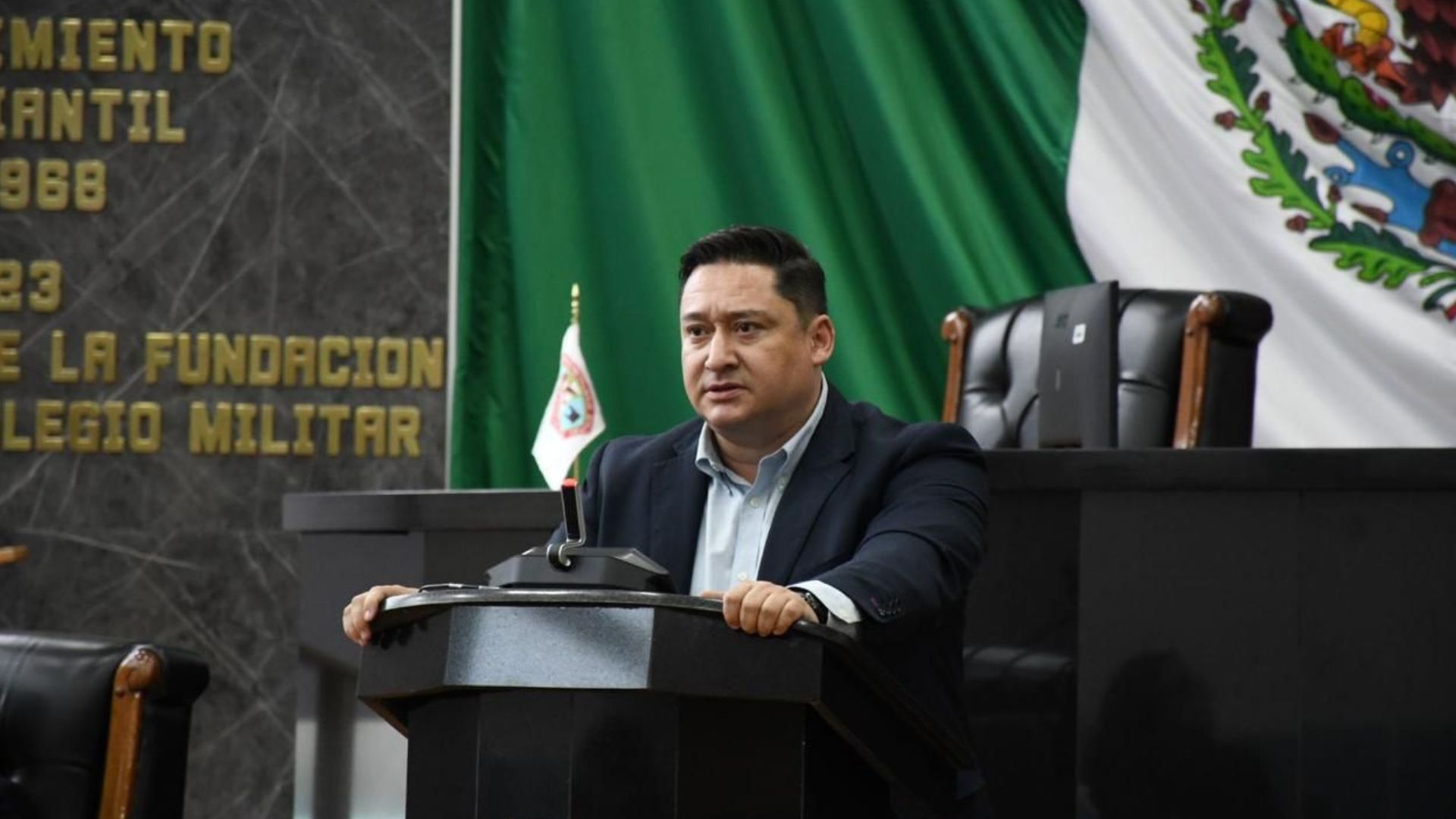 Alfredo Chávez critica la reforma al ISSSTE que incrementa las cuotas y eleva la edad de jubilación de los maestros, poniendo en riesgo sus derechos y estabilidad económica.