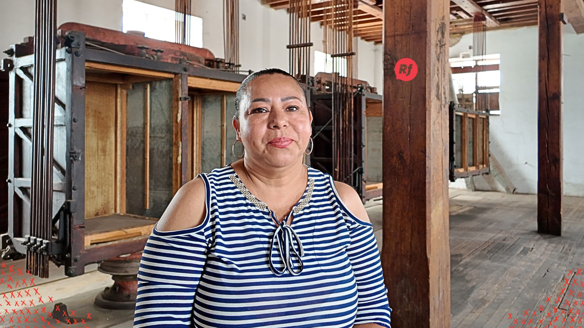 Verónica Muñoz, emprendedora de Vista Cerro Grande Verónica Muñoz Díaz, emprendedora de Chihuahua, frente a su tienda en Vista Cerro Grande donde ofrece ropa, comida, abarrotes y más productos a su comunidad.