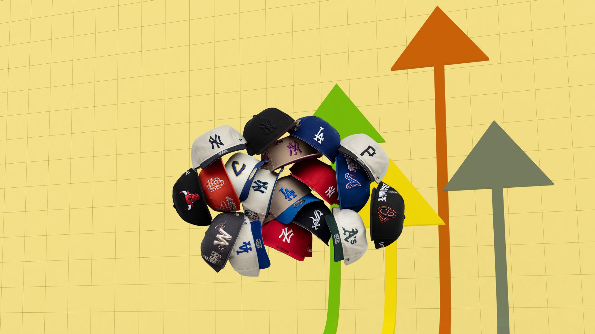 Gorras New Era: símbolo de moda y crecimiento en México Varias gorras New Era apiladas, representando la expansión de la marca en México y su presencia en la moda urbana y el deporte nacional.