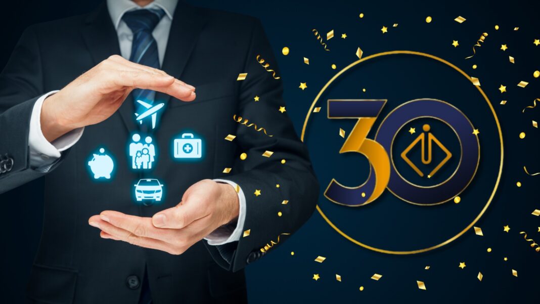César Ascencio Tiol y el equipo de PIMSA Seguros celebran 30 años ofreciendo soluciones innovadoras y humanas en el sector asegurador en México.