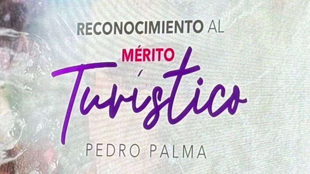 Ceremonia del Mérito Turístico “Pedro Palma” 2025 en Chihuahua, donde se reconoció a seis personalidades por su aportación al turismo estatal y cultural.