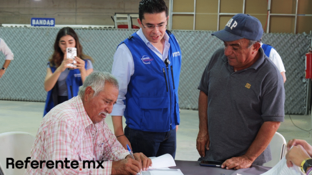 Entrega de apoyos económicos a familias de Camargo para proyectos productivos.