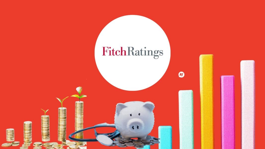 Imagen que representa el ahorro estatal tras la mejora de calificación Fitch Ratings, fortaleciendo economía y recursos para salud, educación y seguridad.