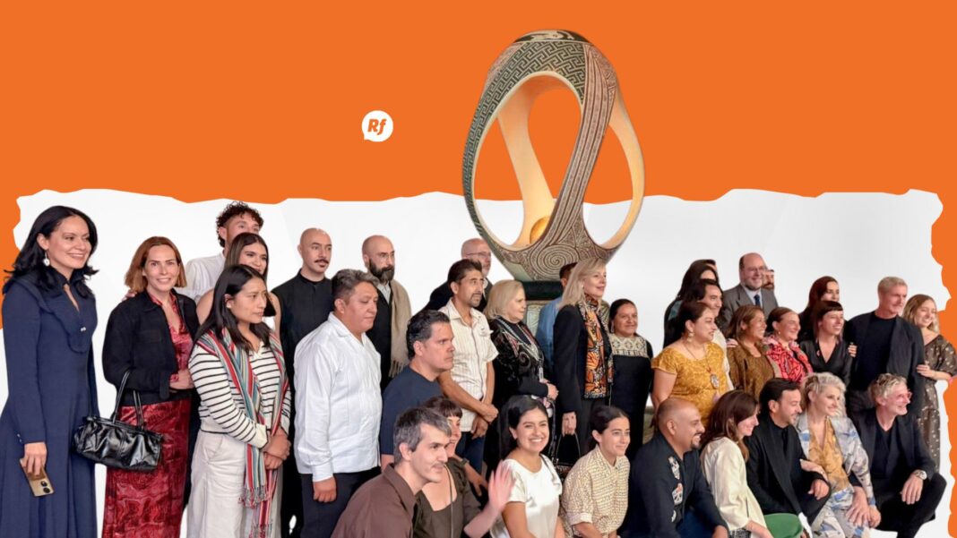 Artesanas de Mata Ortiz presentan la obra “Raíz de luz, voz de Mata Ortiz” en la Design Week México 2025, destacando el arte y la creatividad de Chihuahua.
