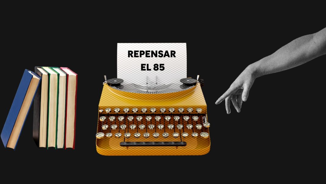 Presentación del libro “Repensar el 85” en la Facultad de Filosofía y Letras de la UACH, evento que conmemora el movimiento universitario de 1985 en Chihuahua.