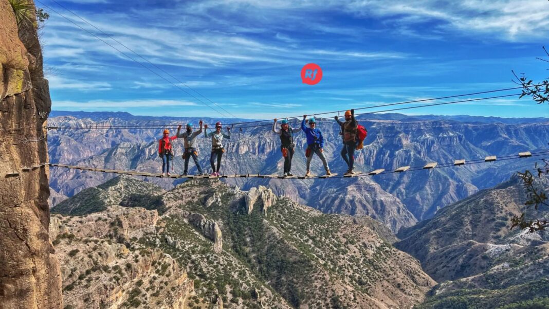 Turistas disfrutan del Parque Barrancas del Cobre en Chihuahua, principal atractivo que genera derrama económica y turismo de aventura en 2025.