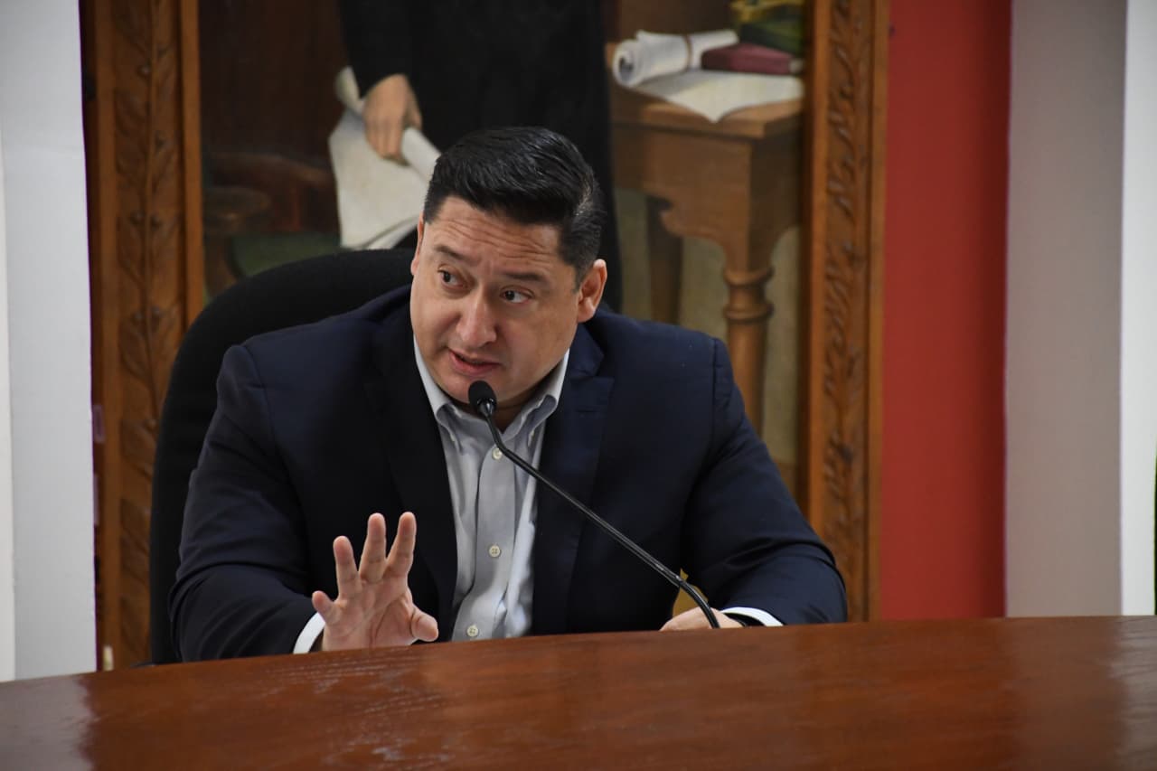 Aprueba Congreso de Chihuahua la Ley Beatriz para mujeres y grupos vulnerables Legisladores aprueban la Ley Beatriz en Chihuahua, iniciativa de Maru Campos que busca justicia equitativa para mujeres y grupos vulnerables.