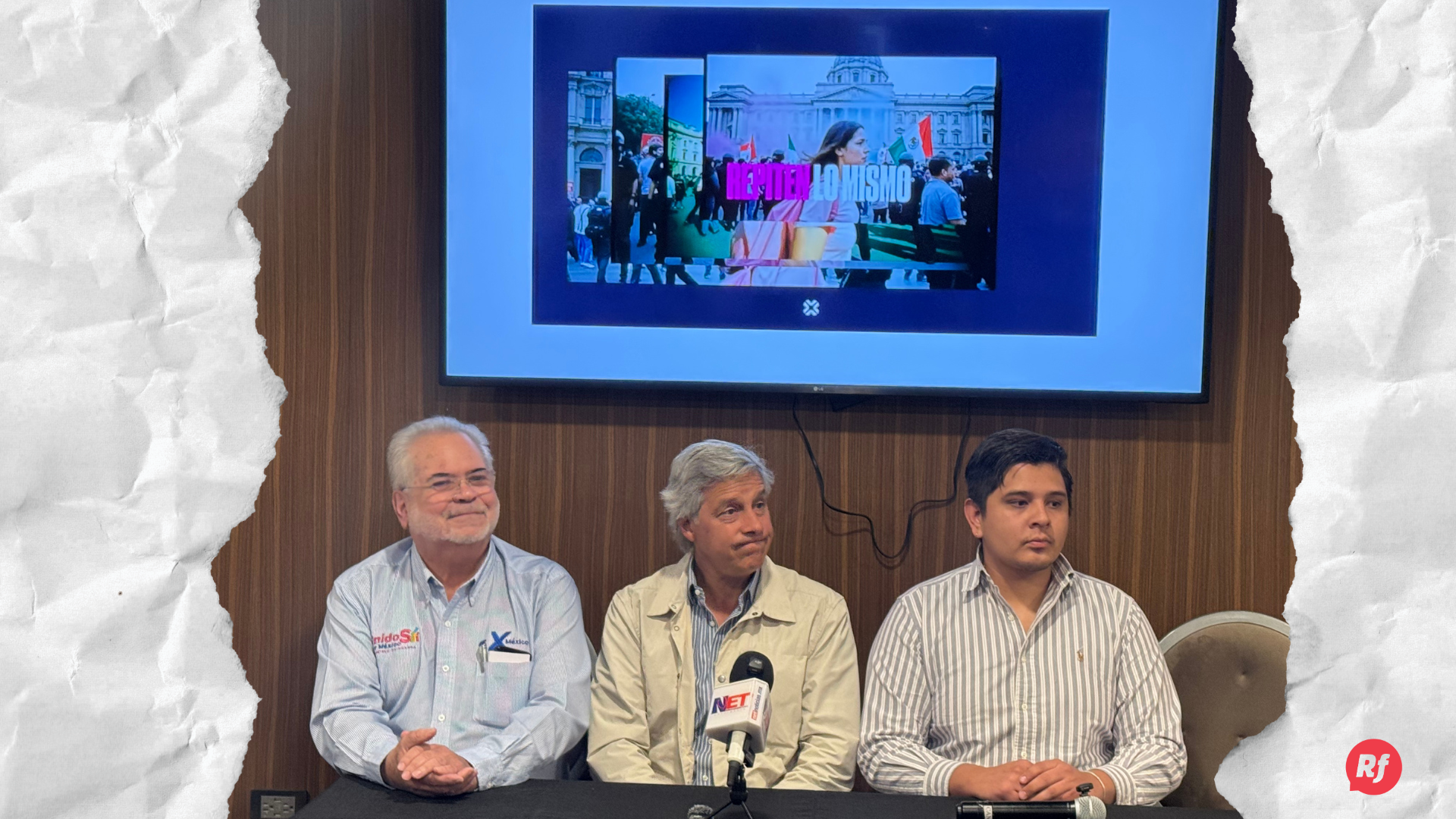 Salvemos la Democracia busca firmas Persona hablando en conferencia de prensa con cartel de evento detrás.