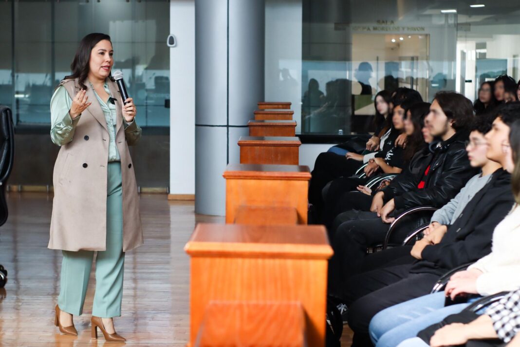 Dialoga legisladora con estudiantes del COBACH 1