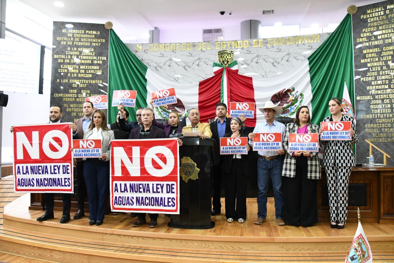 Arturo Zubía en sesión del Congreso del Estado Arturo Zubía durante su intervención en el Congreso del Estado, donde pidió frenar la reforma a la Ley de Aguas por su impacto en agricultores y ganaderos de Chihuahua.