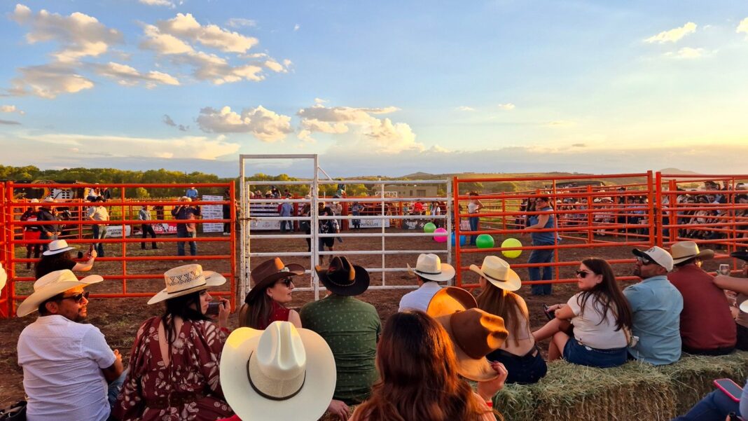 Asistentes a eventos turísticos del FITA Chihuahua y Chihuahua es Para Ti durante 2025, programas que generaron más de 533 millones de pesos en derrama económica.