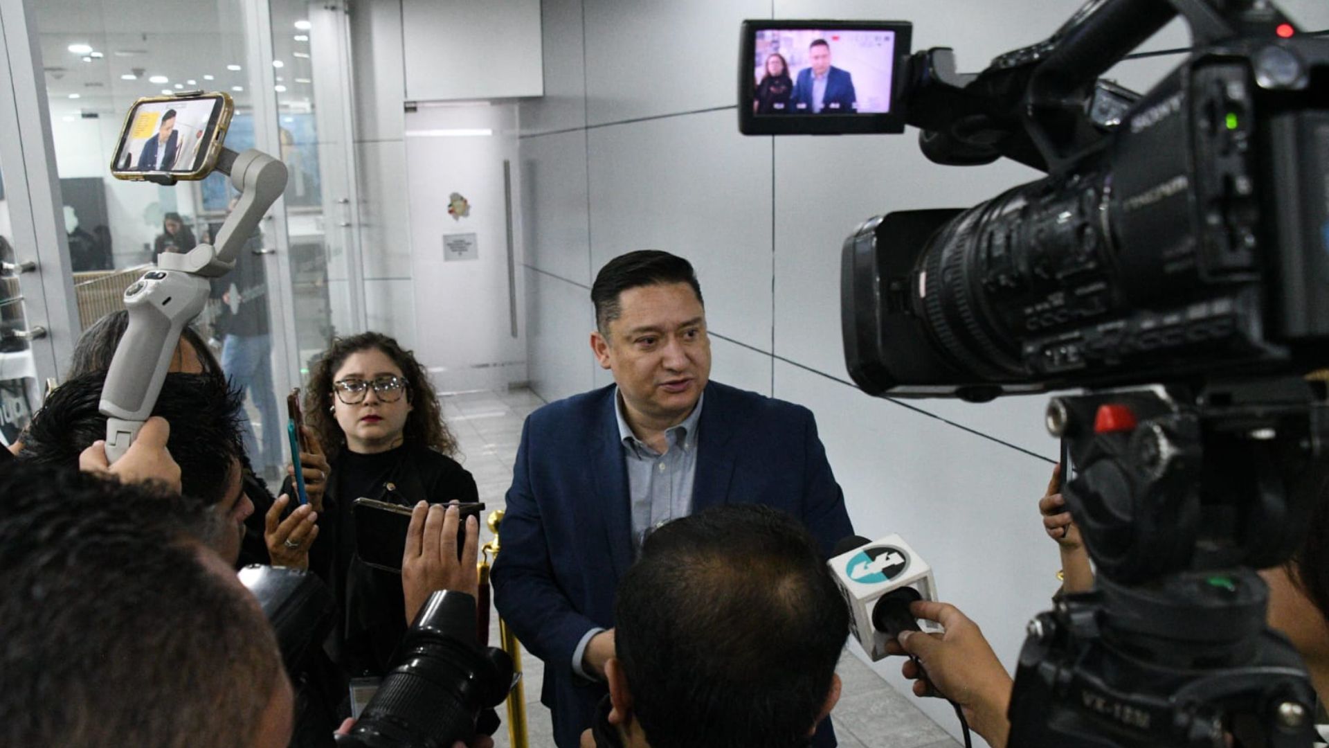 Alfredo Chávez impulsa reforma para reducir animales en situación de calle Alfredo Chávez Madrid, diputado del PAN en Chihuahua, presenta iniciativa para reformar la Ley de Bienestar Animal y reducir la sobrepoblación de animales en situación de calle.