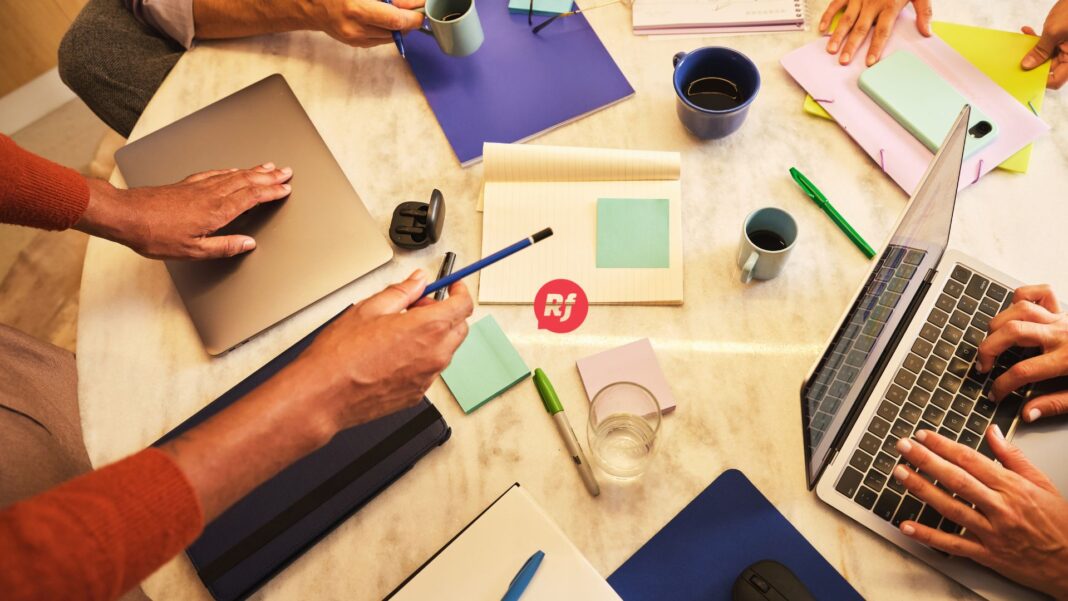 Empresarios y trabajadores en Chihuahua analizan el impacto de la inteligencia artificial en la industria y el empleo local.