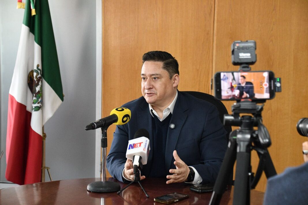 Alfredo Chávez Madrid, diputado del PAN en Chihuahua, durante una declaración sobre el estado de las calles en Ciudad Juárez.