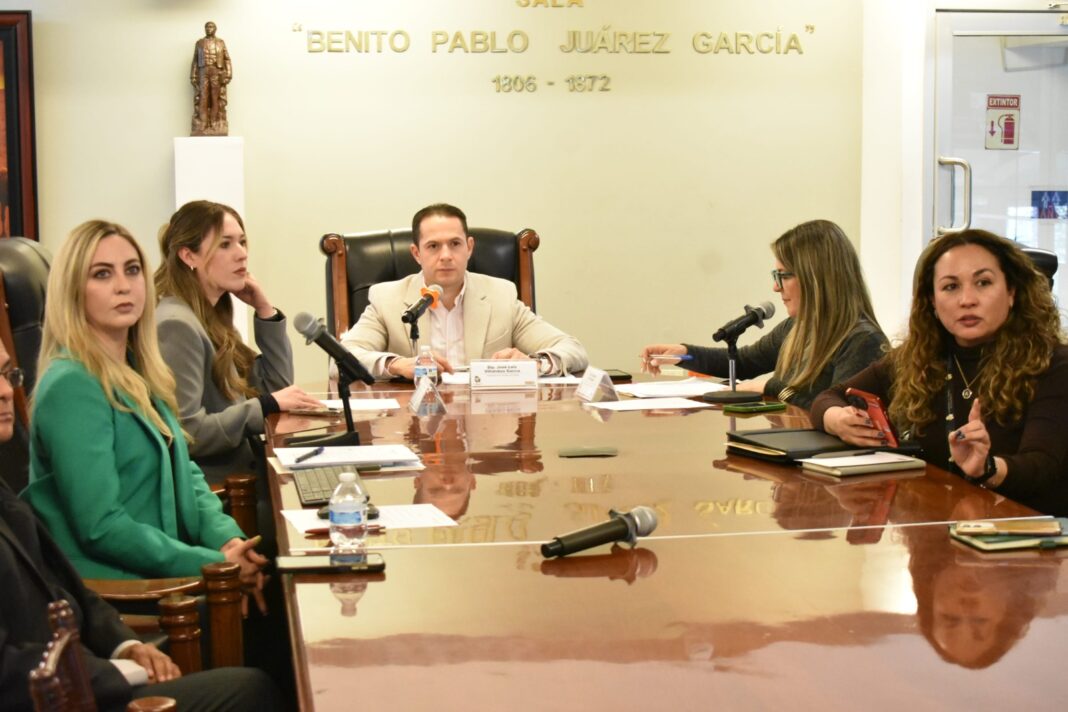 Diputados del Congreso del Estado de Chihuahua presentan la convocatoria a los Foros de Consulta de Turismo 2026.