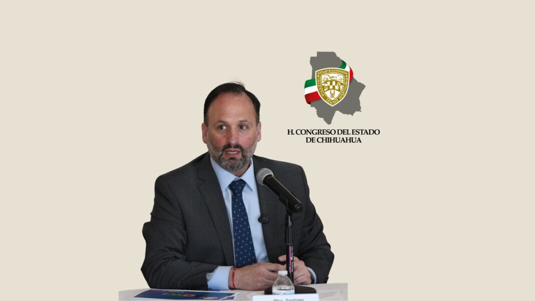 Santiago de la Peña Grajeda presenta informe sobre el sistema de transporte público en Chihuahua ante la Comisión de Obras y Movilidad del Congreso del Estado.