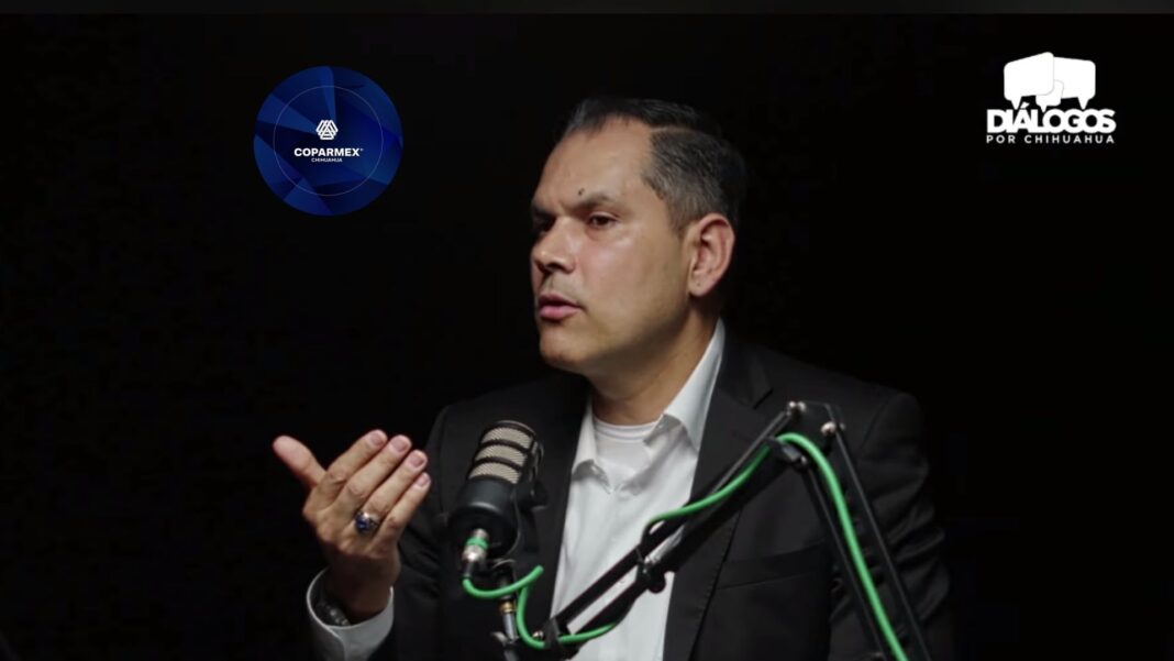 Gilberto Loya Chávez, secretario de Seguridad Pública de Chihuahua, durante entrevista sobre seguridad, desarrollo e innovación en el estado.