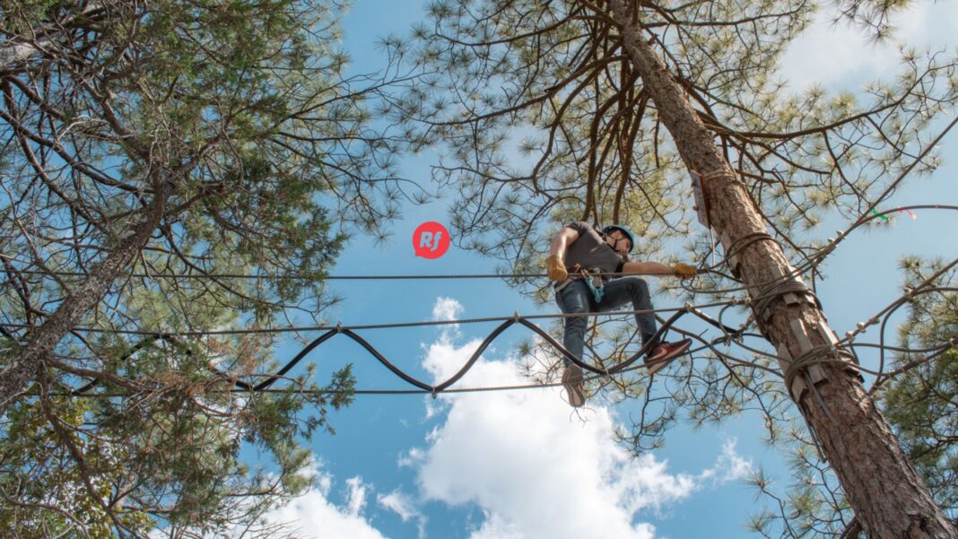 ¿Te atreves a cruzar puentes colgantes a 9 metros de altura?