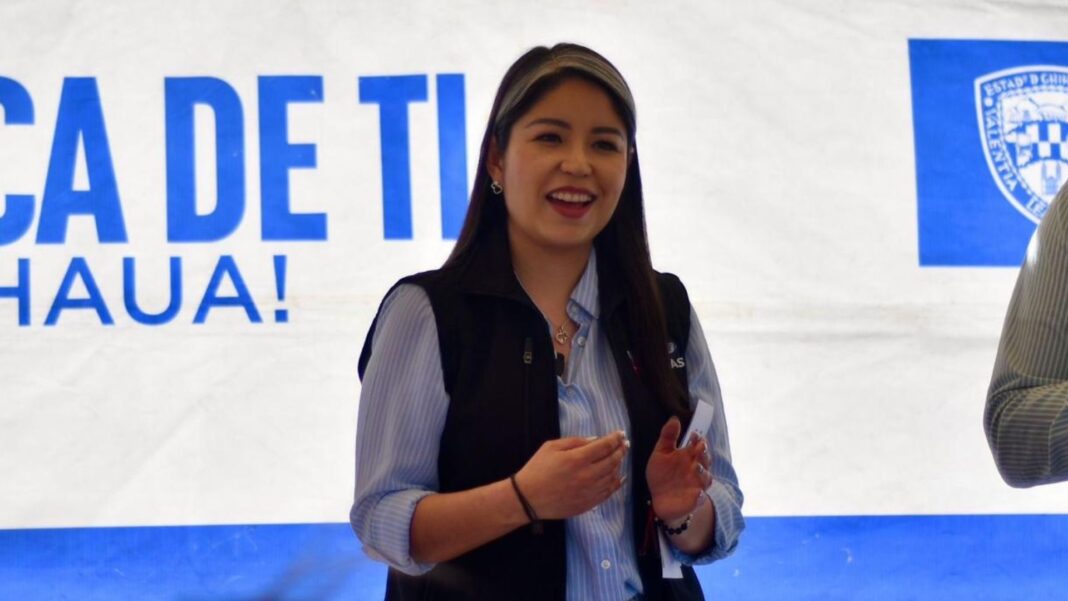 Diputada Nancy “La China” Frías en arranque de obra de alcantarillado en la colonia Deportistas en Chihuahua.