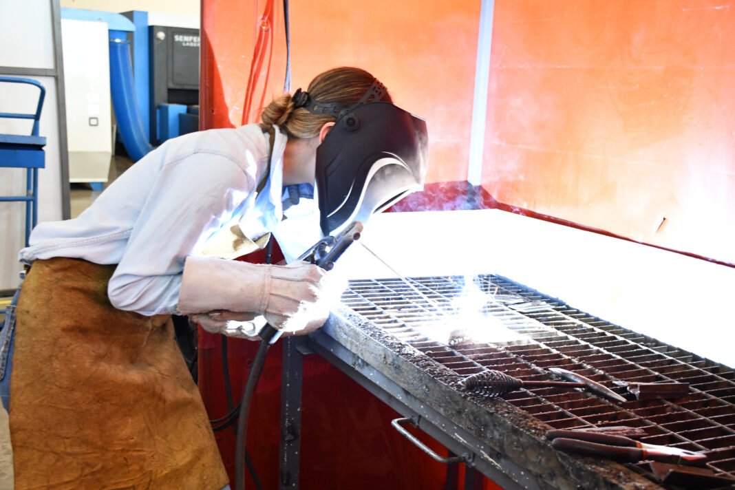 Mujeres que sueldan el futuro: Cenaltec inicia formación técnica aquí