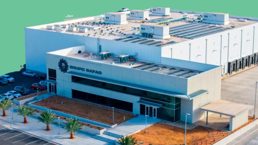 Complejo corporativo moderno de Grupo Bafar con infraestructura logística y distribución alimentaria en el norte de México.