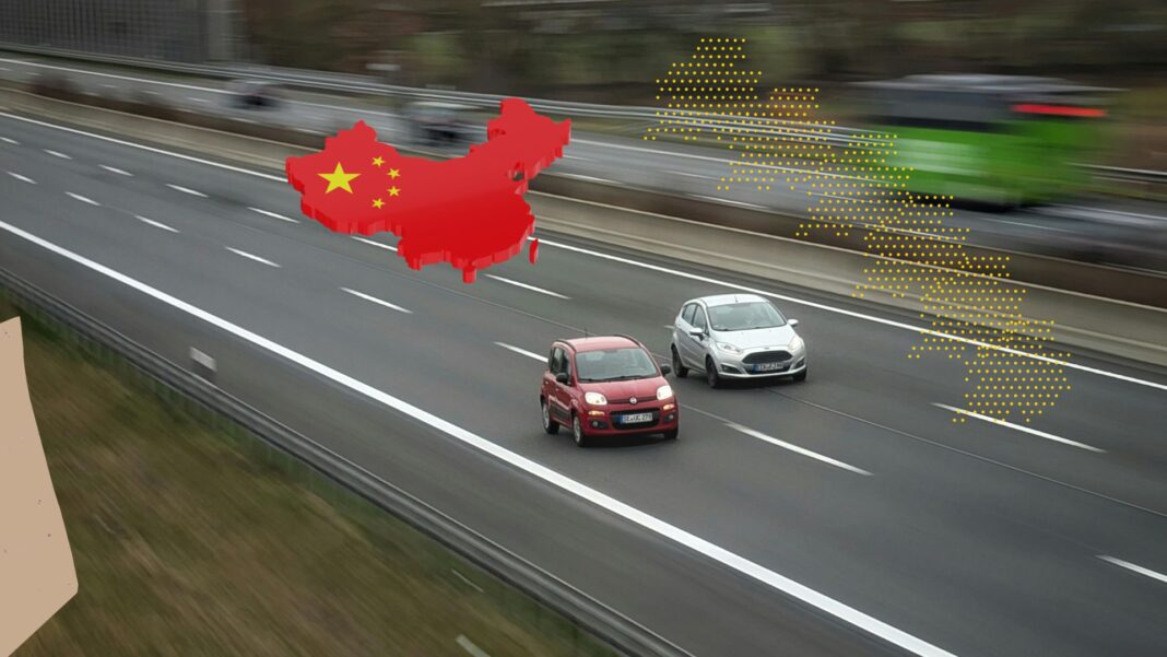 Auto eléctrico de BYD en planta industrial, simbolizando posible producción “Made in USA”