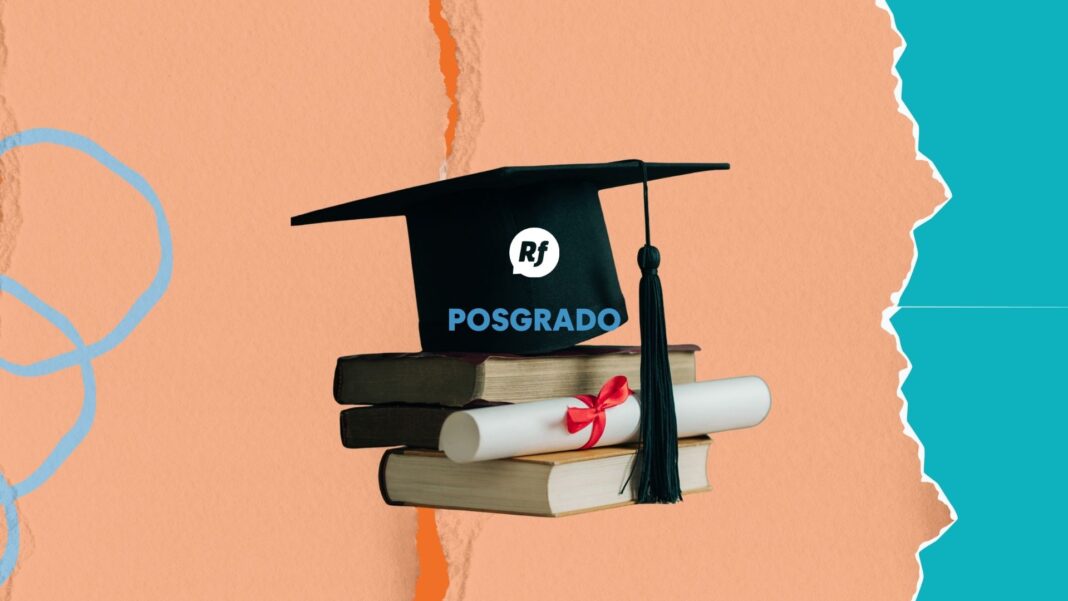 Jóvenes profesionistas en Chihuahua reflexionando sobre estudiar un posgrado o incorporarse al mercado laboral