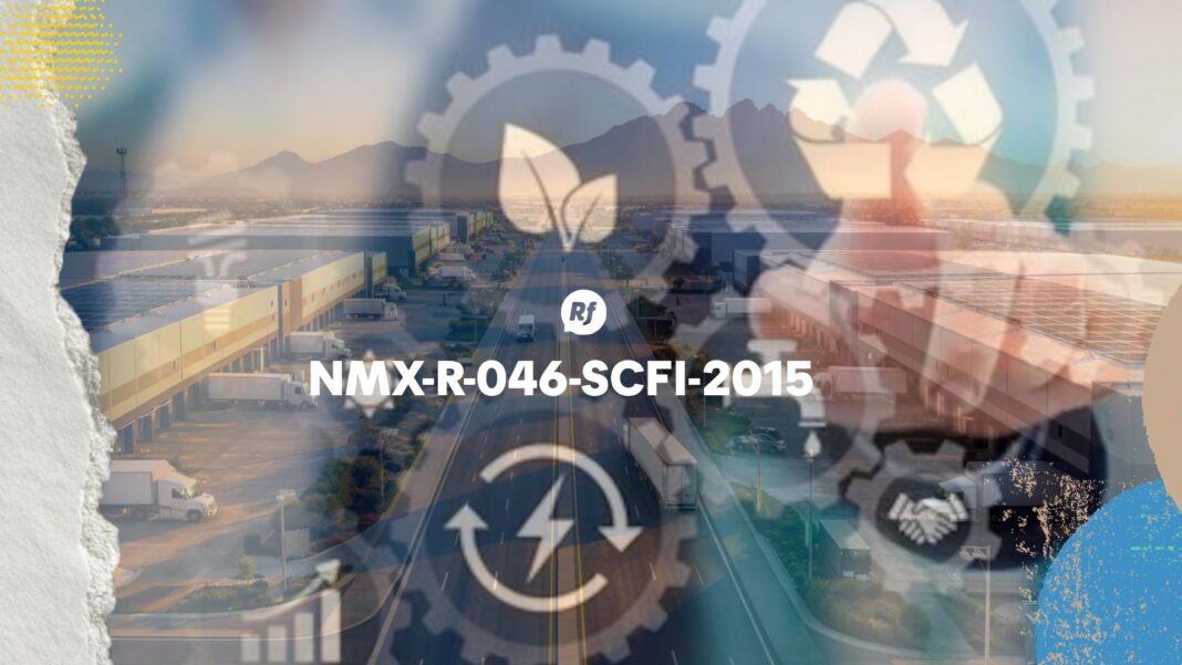 Parque industrial moderno en Chihuahua con naves industriales, vialidades amplias y camiones de carga en operación al amanecer