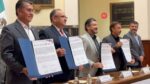 Representantes del Gobierno del Estado, universidades y sector empresarial durante la firma de la alianza estratégica para impulsar el turismo educativo en Chihuahua.