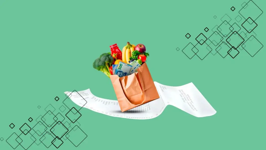 Familia mexicana realizando compras en supermercado mientras aumentan los precios de la canasta básica en México durante 2026.