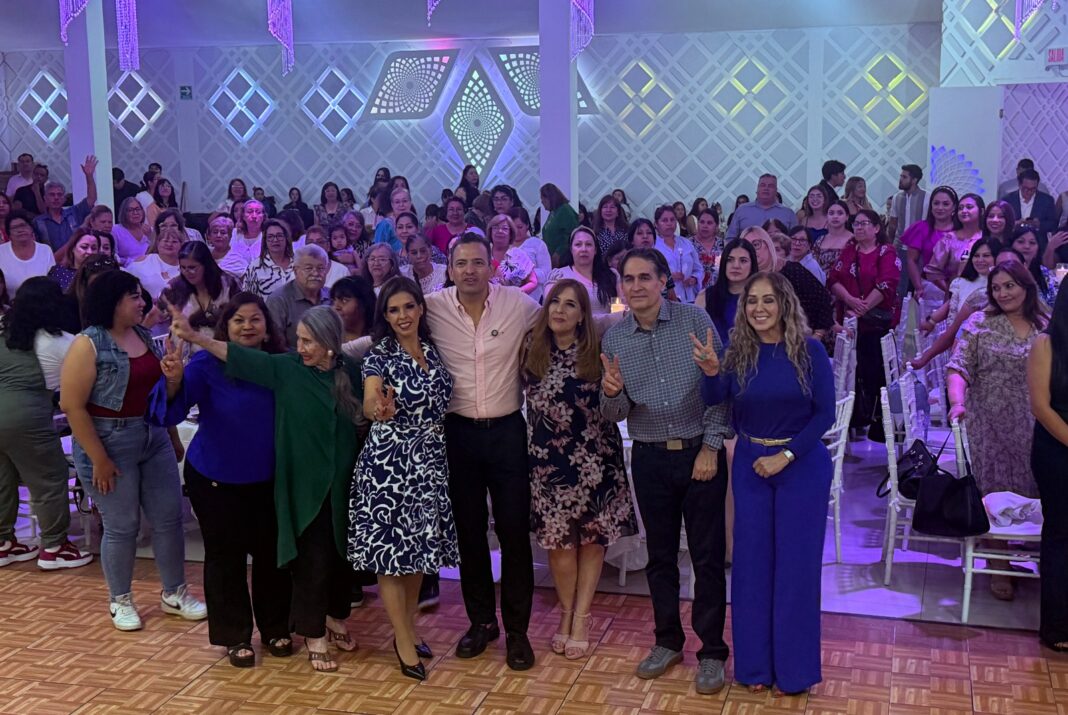 Xóchitl Contreras reúne a mil madres en gran festejo