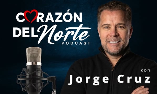 Marco Bonilla y Jorge Cruz durante el primer episodio del podcast Corazón del Norte en Chihuahua.