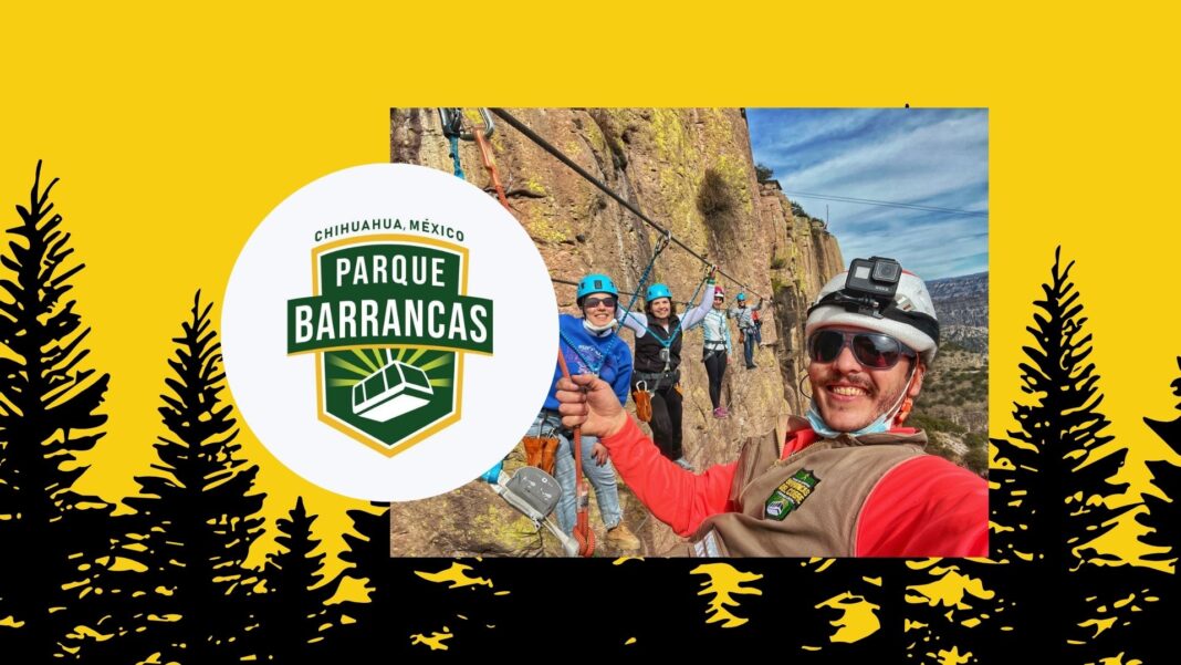 Vista panorámica del Parque Barrancas en la Sierra Tarahumara, Chihuahua, con el teleférico y las impresionantes Barrancas del Cobre al fondo, uno de los principales destinos turísticos de México.