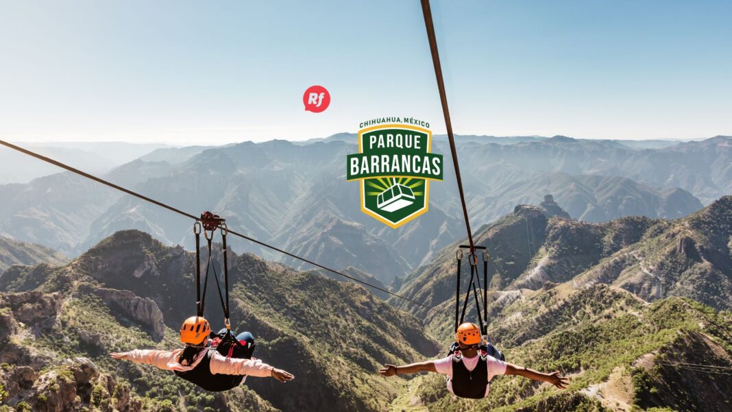 Visitante recorriendo una de las tirolesas de Barrancas del Cobre, sobrevolando los impresionantes cañones de la Sierra Tarahumara en Chihuahua.