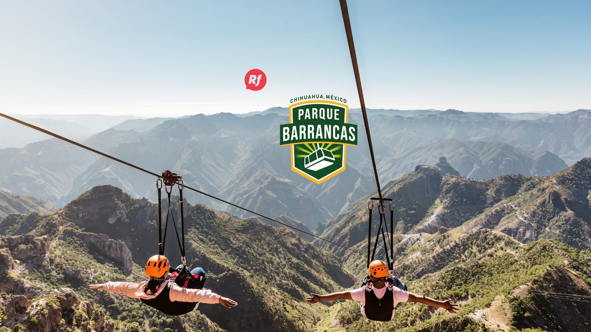 Tirolesas de Barrancas del Cobre: la aventura más extrema de Chihuahua Visitante recorriendo una de las tirolesas de Barrancas del Cobre, sobrevolando los impresionantes cañones de la Sierra Tarahumara en Chihuahua.