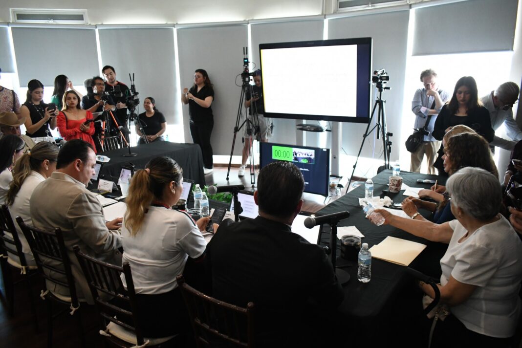 Reforma electoral obtiene aval de la mayoría de municipios Diputados del Congreso del Estado de Chihuahua durante la sesión en la que se emitió la declaratoria constitucional de la reforma electoral, tras el respaldo de 50 ayuntamientos.