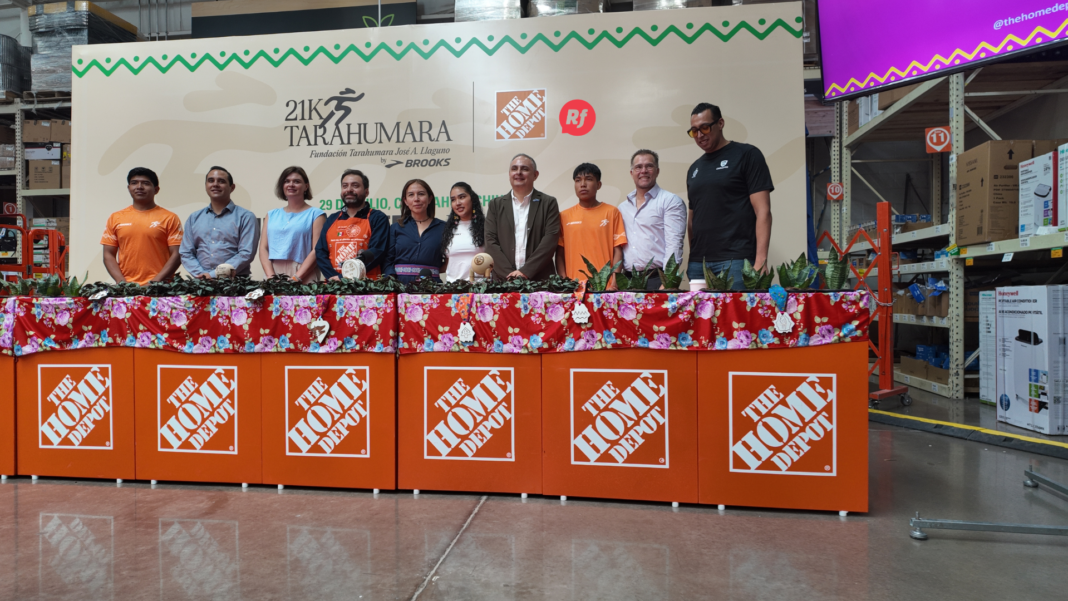 Regresa el 21K Tarahumara – The Home Depot con causa y grandes retos Presentación oficial de la segunda edición del 21K Tarahumara The Home Depot by Brooks, donde organizadores, patrocinadores y autoridades anunciaron los detalles de la carrera con causa que apoyará la educación de jóvenes de la Sierra Tarahumara.