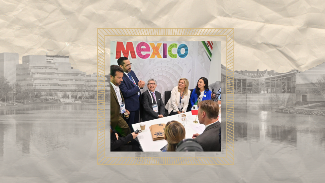 Chihuahua y Wichita: capitales hermanas del aire Representantes de Chihuahua y Wichita formalizan el hermanamiento entre ambas ciudades durante la Feria Aeroespacial Farnborough 2026 para fortalecer la colaboración en la industria aeroespacial.