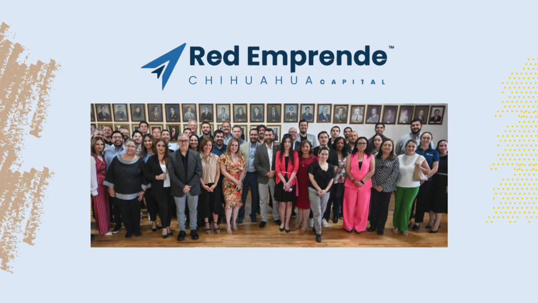 Representantes del Gobierno Municipal, empresarios y actores del ecosistema emprendedor durante la aprobación de la Red Emprende Chihuahua Capital como organismo con sustento normativo.