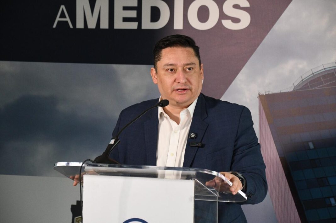 Legislador fija postura del PAN ante acusaciones Alfredo Chávez, coordinador del Grupo Parlamentario del PAN, durante una declaración sobre los señalamientos de Morena contra la gobernadora Maru Campos en Chihuahua.