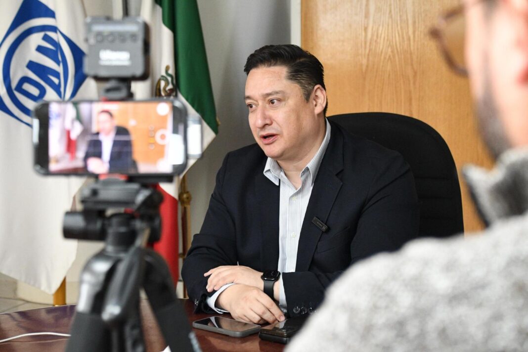 PAN buscará aprobar financiamiento para la vialidad Poniente 5 El coordinador del Grupo Parlamentario del PAN, Alfredo Chávez, ofrece declaraciones sobre el financiamiento de la vialidad Poniente 5 y el respaldo legislativo al proyecto de movilidad en Chihuahua.