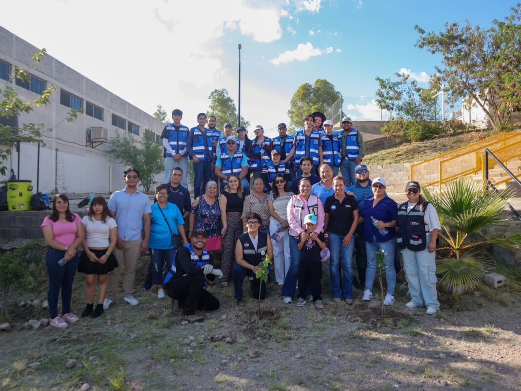 Limpieza, árboles y apoyo escolar fortalecen a familias de El Saucito El Saucito renueva su escuela y comunidad
