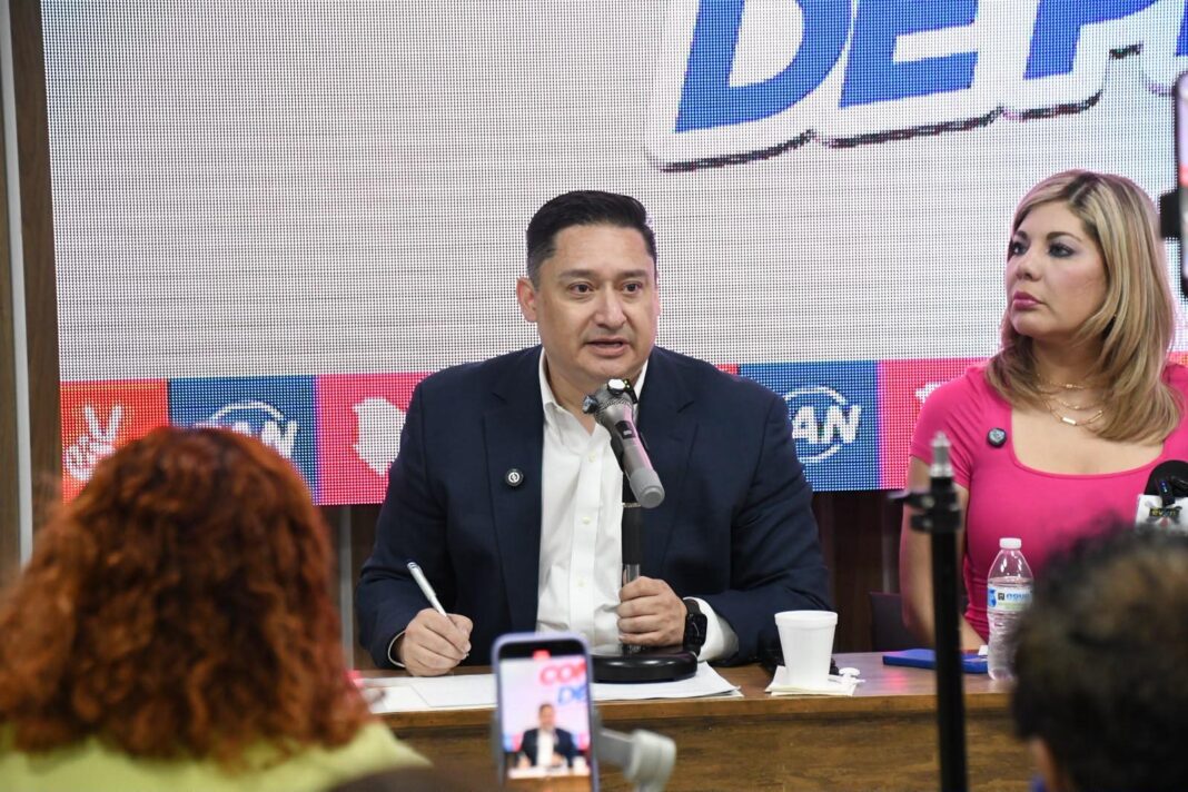PAN advierte riesgos para la prensa por iniciativa de telecomunicaciones Alfredo Chávez, coordinador del Grupo Parlamentario del PAN en Chihuahua, durante un posicionamiento sobre la reforma de telecomunicaciones.