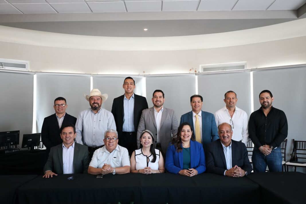 Más escuelas renovadas: fortalecen espacios para el regreso a clases Estudiantes y autoridades recorren una escuela renovada gracias a un programa de mejora de infraestructura educativa en Chihuahua.